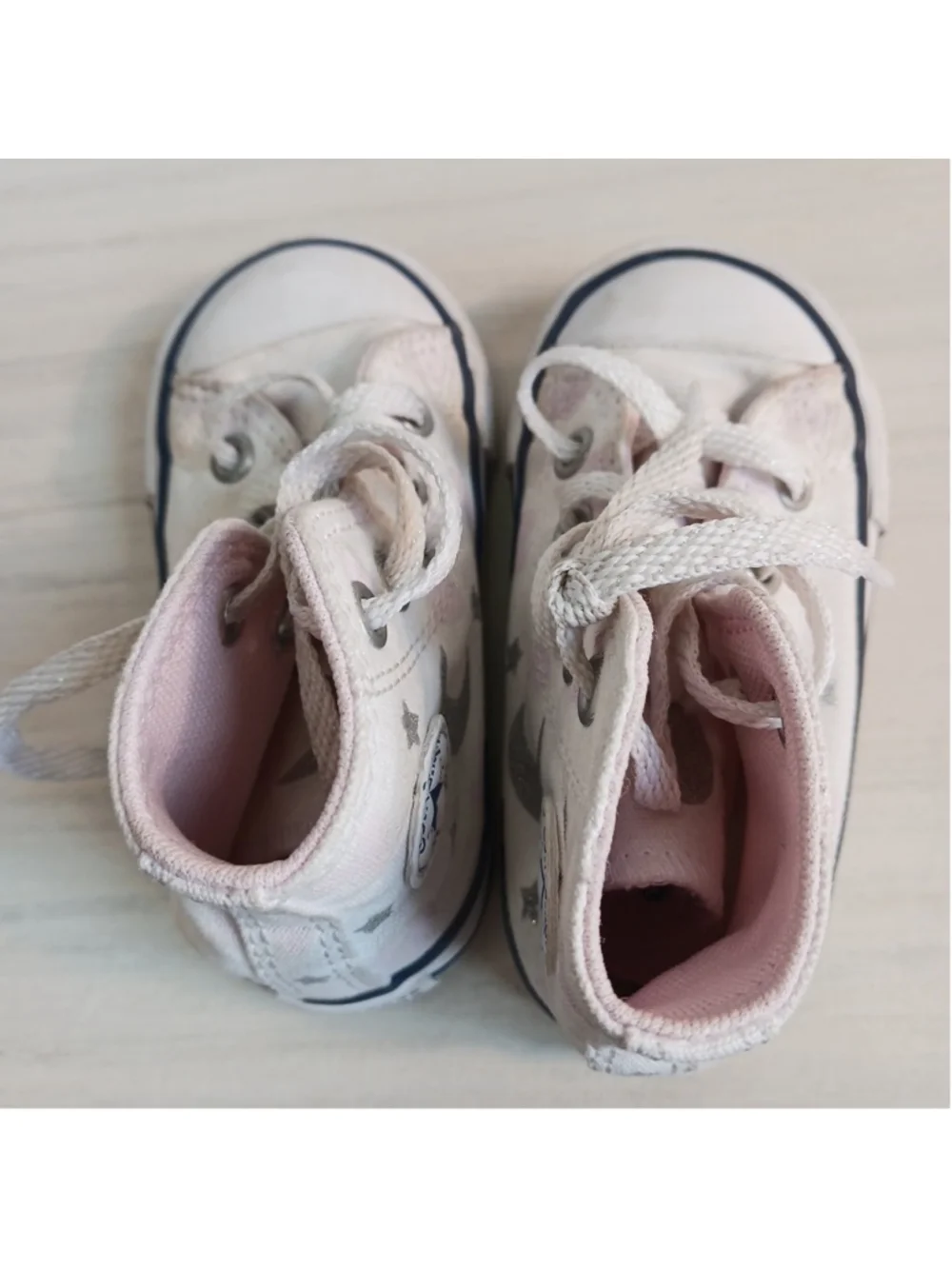 Converse step into